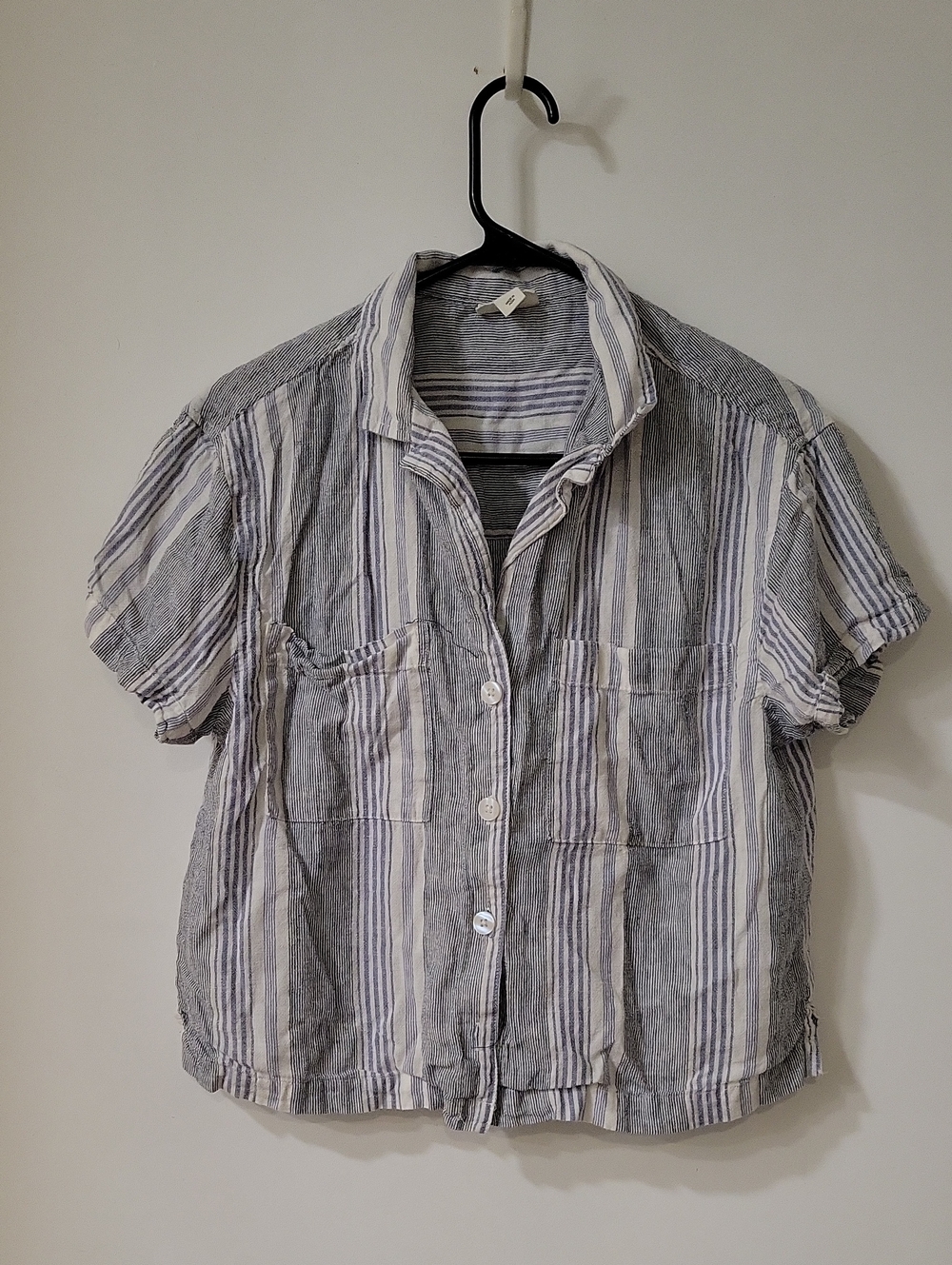 Striped Short-Sleeve Button-Down Shirt - Blue & White